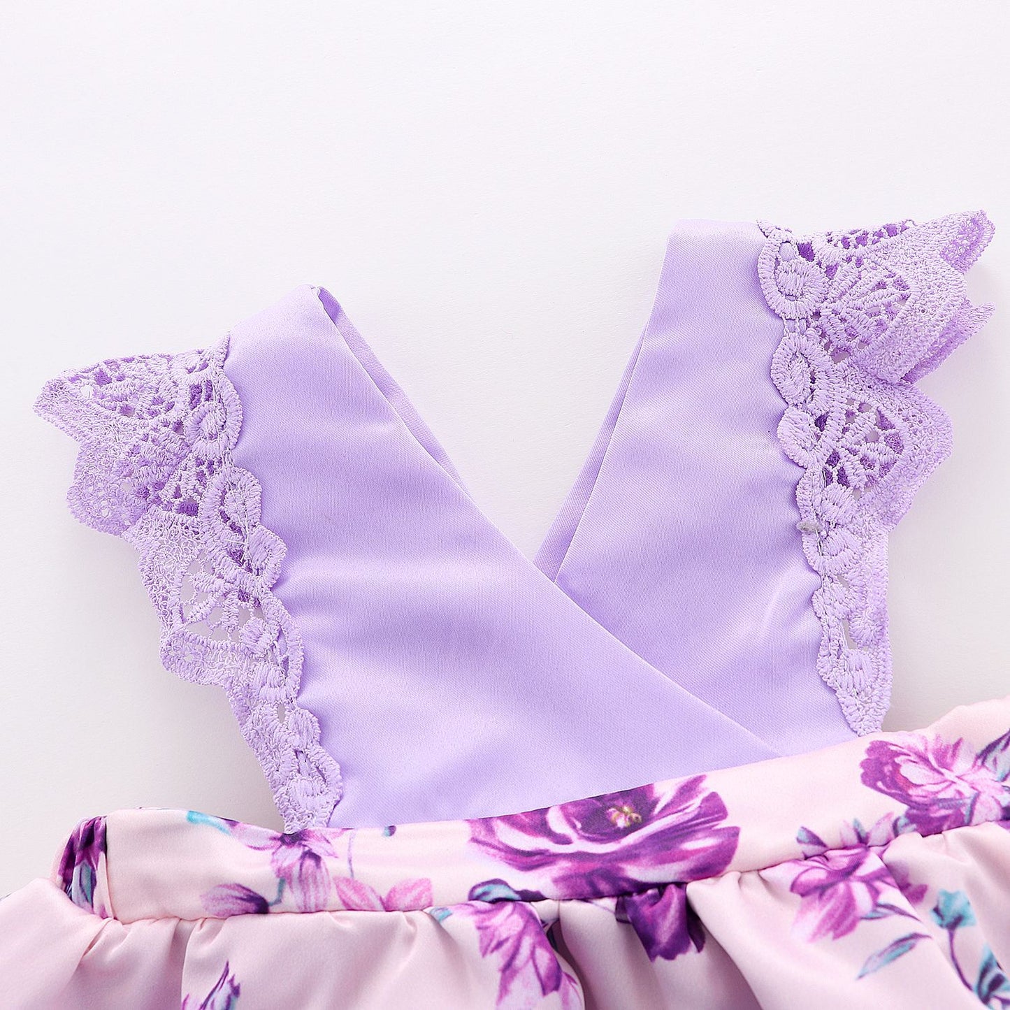 The factory sells directly the Korean version of the summer dress for girls and children in 2021. The baby summer princess dress is a cross-border hair substitute.