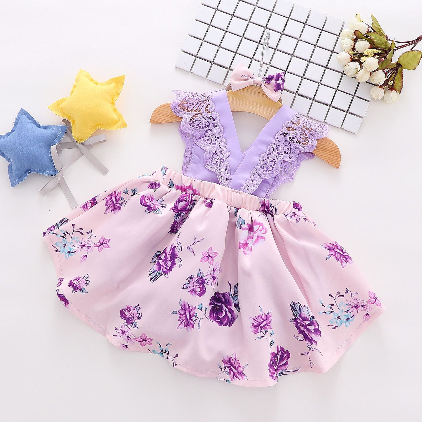 The factory sells directly the Korean version of the summer dress for girls and children in 2021. The baby summer princess dress is a cross-border hair substitute.